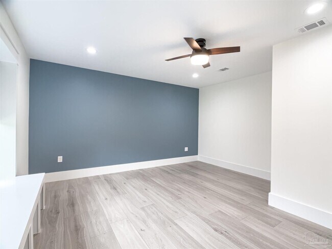 Building Photo - 10047 Noriega Dr