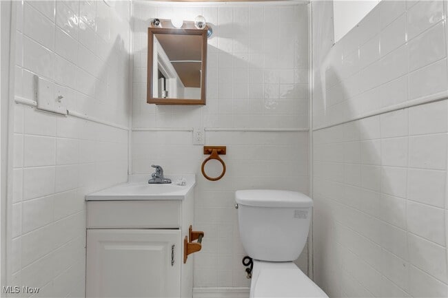 Building Photo - 5037 Greenhurst Dr