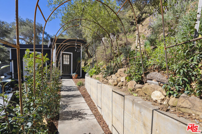 Building Photo - 583 California Trail