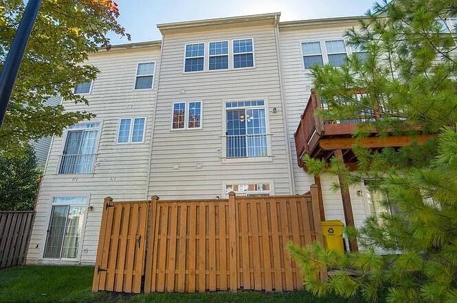 Building Photo - 8010 Pennington Dr