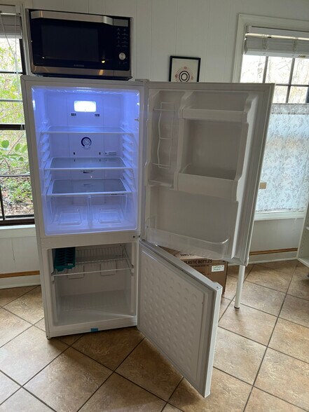 Building Photo - 1900 Oakengate Ln