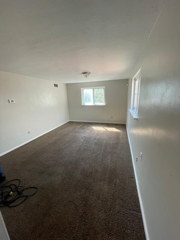 Building Photo - 285 E 200th St