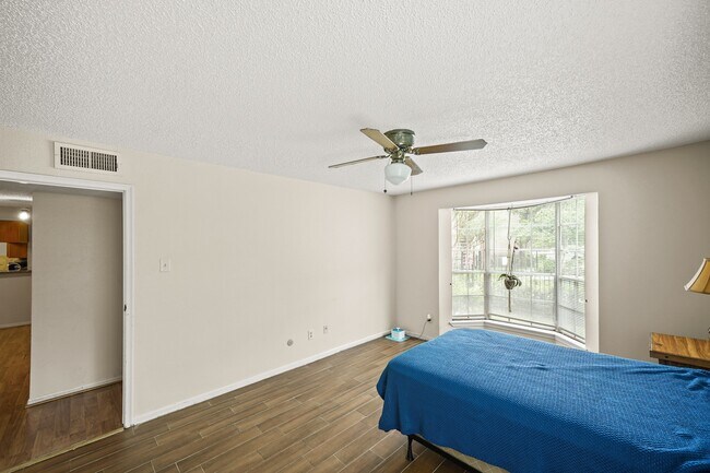 Building Photo - 2120 El Paseo St