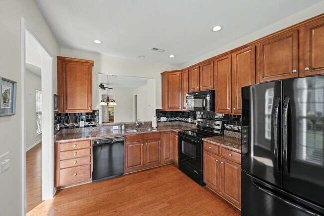 Building Photo - Beautiful 2BR Home in Sun City Carolina Lakes 55+ Community