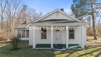 Building Photo - 3-Bedroom Home Convenient to Farmville and Hampden Sydney!