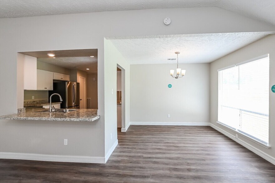 Building Photo - 2823 Woodhall Ct