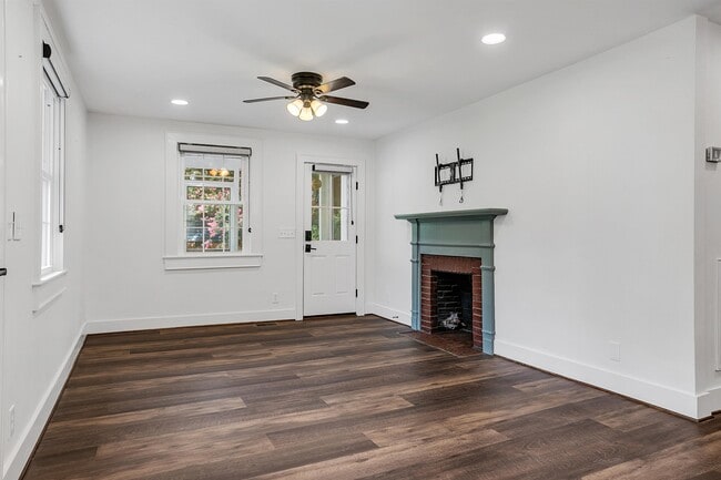 Building Photo - 109 Augusta St