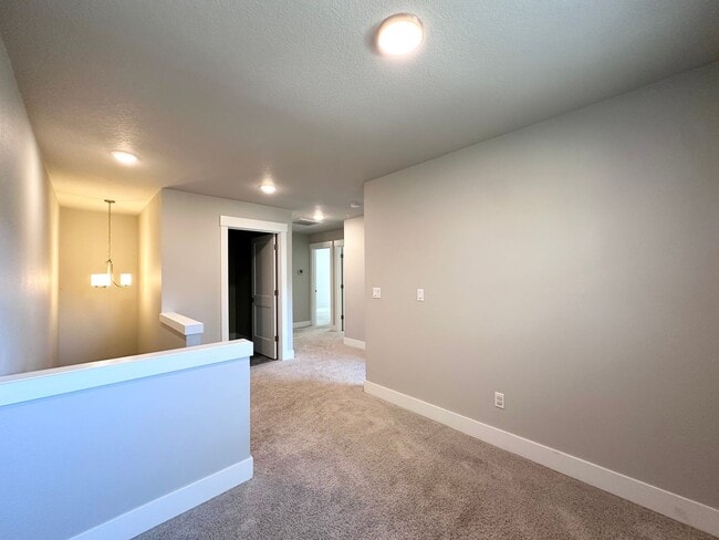 Building Photo - Beautiful Home in Desirable Monterey Estates – Happy Valley