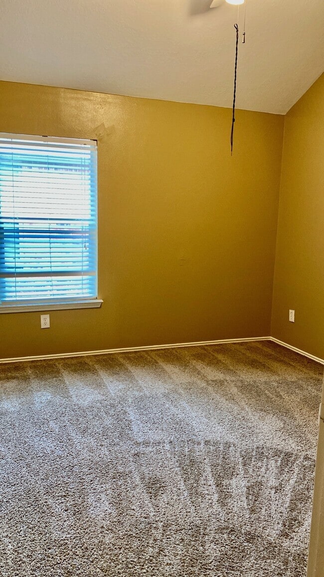 Building Photo - 18034 Platinum Springs Dr