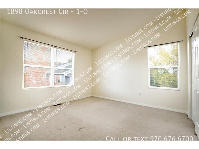 Building Photo - 1898 Oakcrest Cir