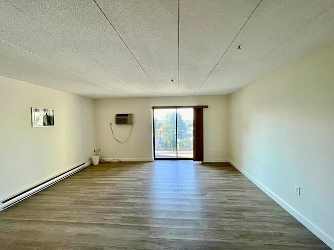 Building Photo - 308 Quarry St