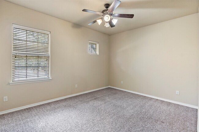 Building Photo - 113 Armored Ave