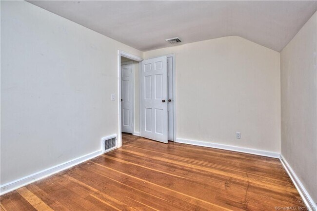 Building Photo - 30 Catherine St