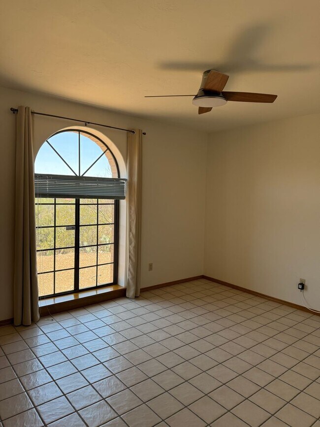 Building Photo - Tucson Foothills Home