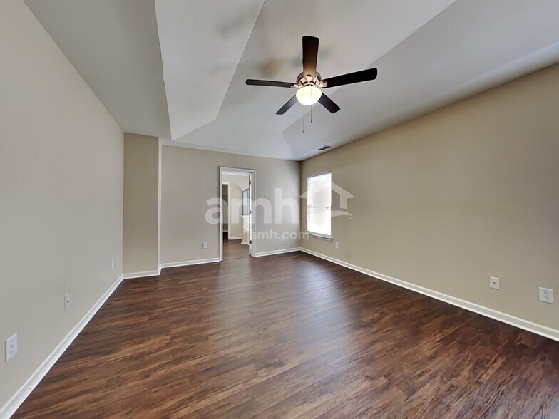 Building Photo - 105 Graduate Ln