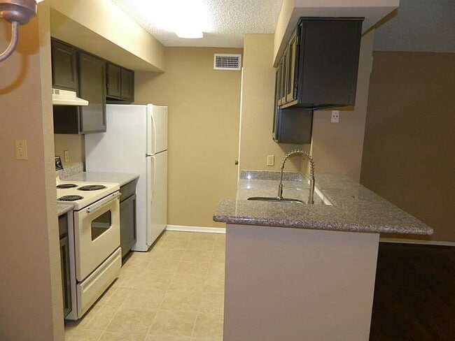 Building Photo - 2120 El Paseo St
