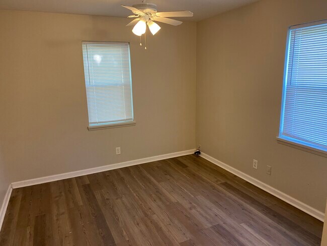 Building Photo - 9337 La Grange Rd