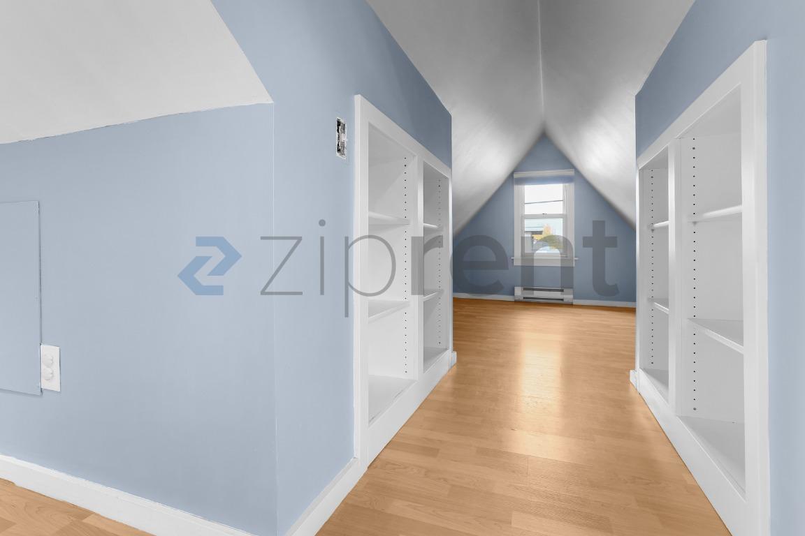 Building Photo - Unit