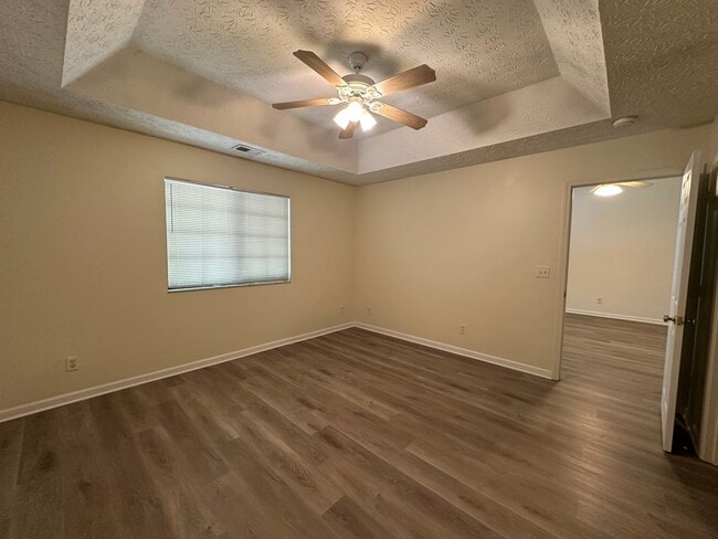 Building Photo - Single Story Gainesville Townhome with Garage