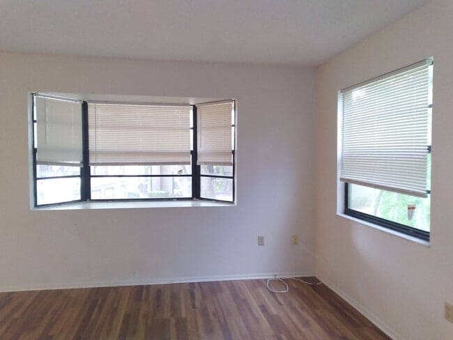 Building Photo - PRICE IMPROVEMENT!!  3/2 2nd floor Villa