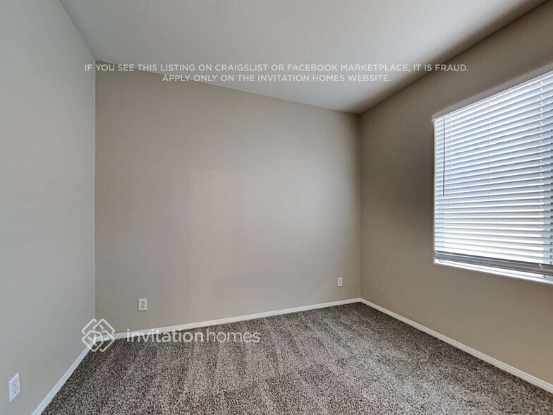 Building Photo - 1316 Sun Village Ave