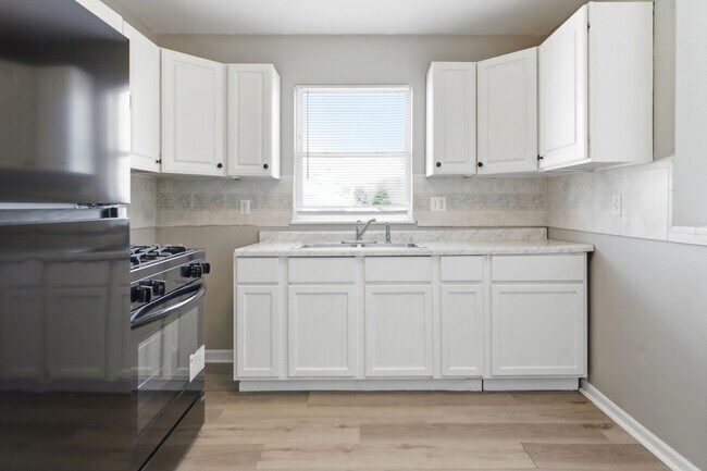 Building Photo - 1824 Country Hills Dr