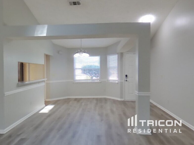Building Photo - 3373 Millcrest Pl