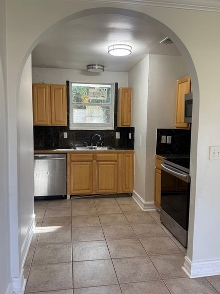 Building Photo - 2753 Kennedy Dr