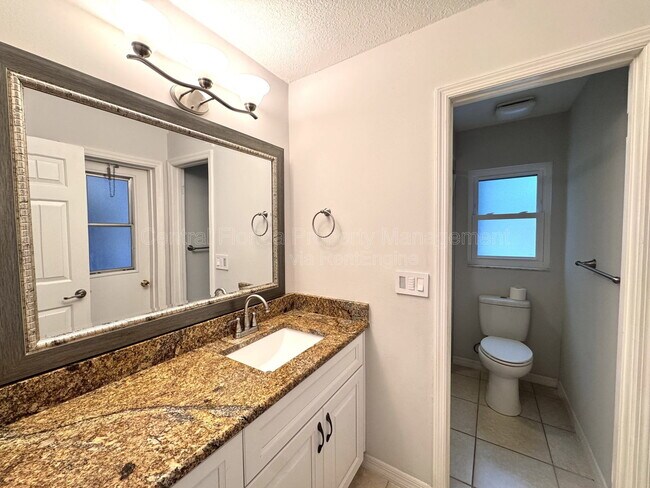 Building Photo - 721 Endeavour Dr S