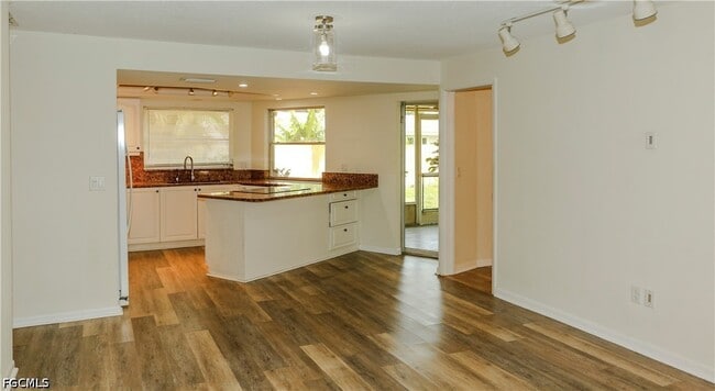 Building Photo - 5654 Eichen Cir