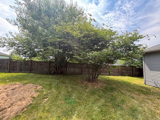 Building Photo - 950 Deer Field Dr