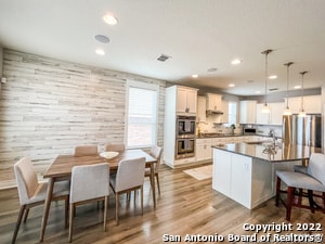 Building Photo - 7427 Valle Msn