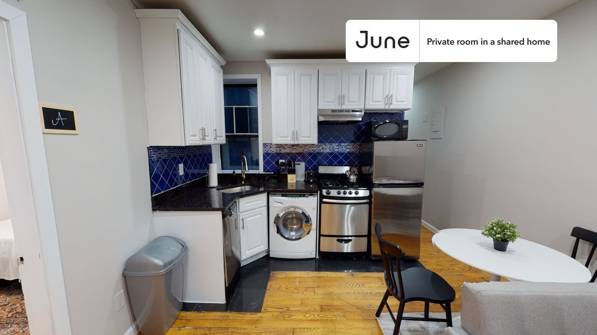 Building Photo - Private bedroom in 3 bed/1 bath Home