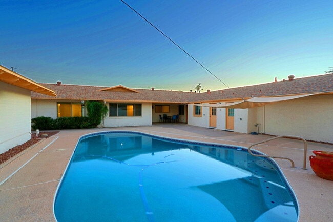 Building Photo - 6203 N 12th Pl