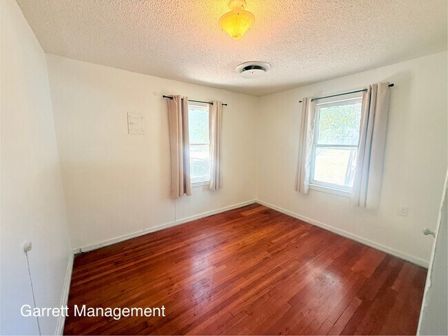 Building Photo - 1217 Barnes St