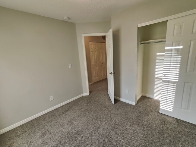 Building Photo - Spectacular 3-Bedroom Draper Townhouse with Garage