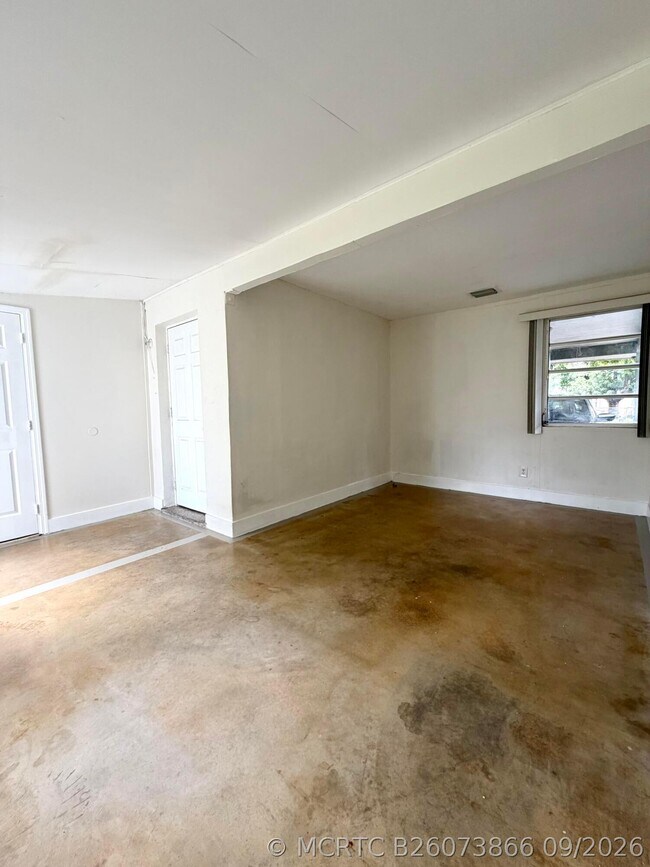 Building Photo - 3820 SW 61st Ave