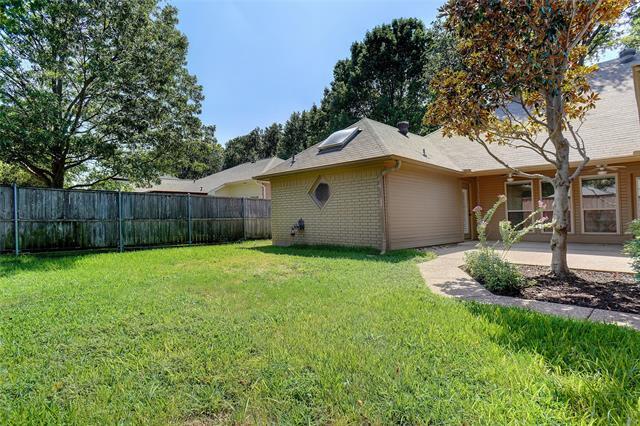 Building Photo - 108 Mesquitewood St