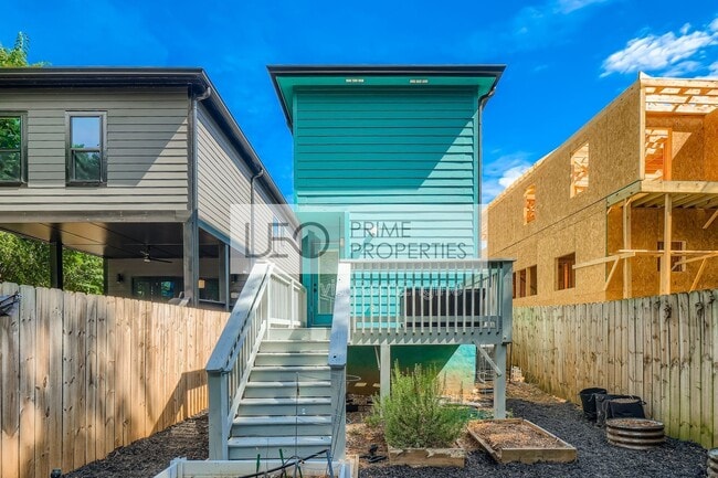 Building Photo - 677 Ira St SW