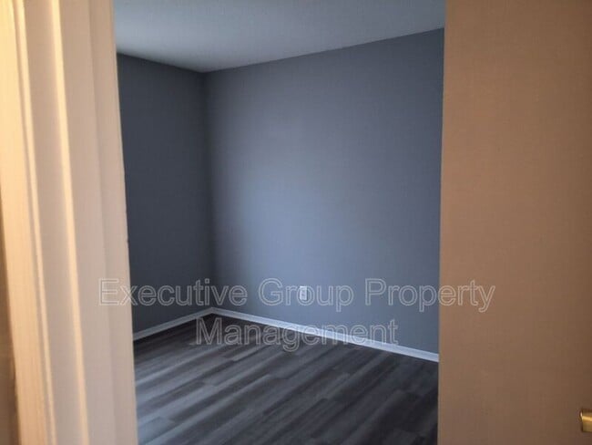 Building Photo - 801 Monin Rd