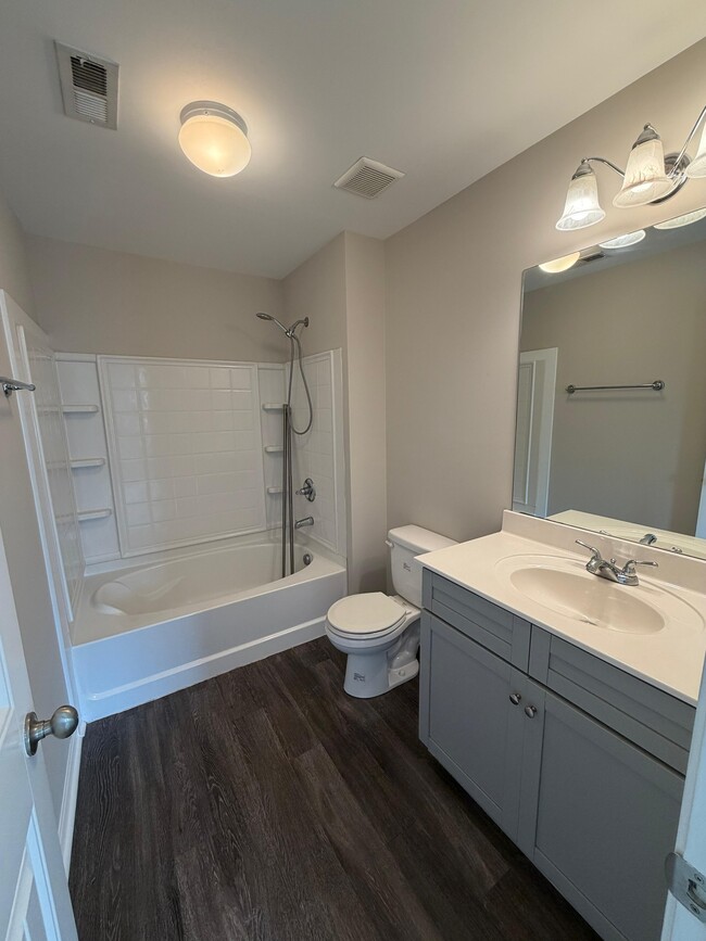 Building Photo - 654 Pippin Dr