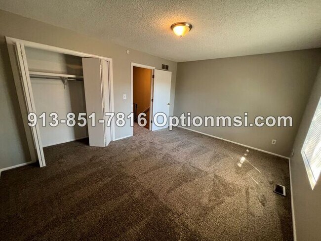 Building Photo - Half duplex AVAILABLE NOW