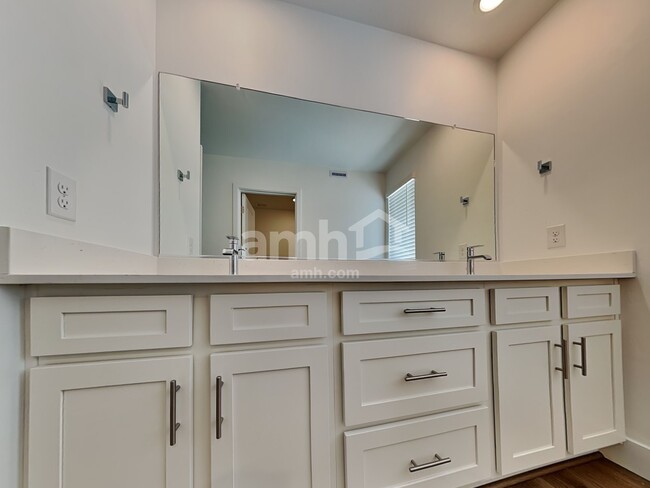 Building Photo - 9668 Harkes Dr