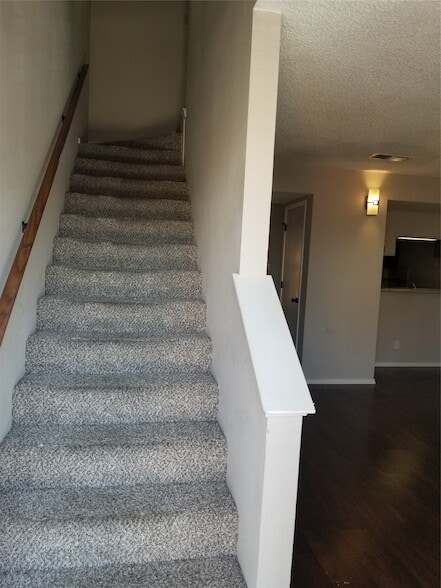 Building Photo - 1223 Dallas Dr