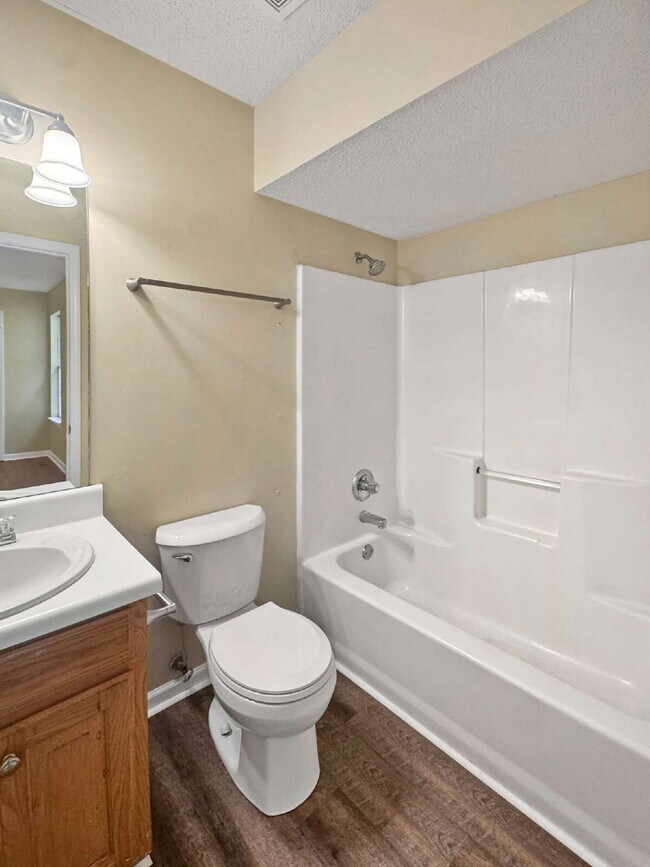 Building Photo - Three Bedroom Ranch in North Hall
