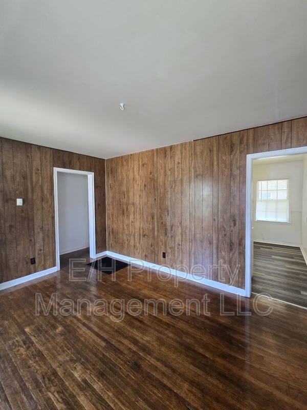 Building Photo - 528 S Glendale St