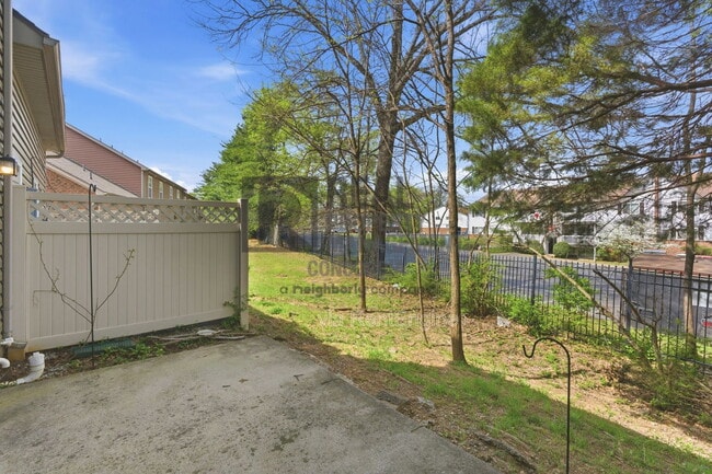 Building Photo - 1518 Hamden Dr