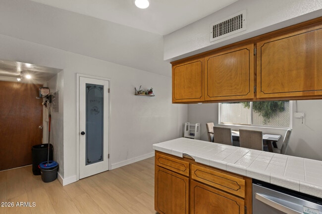 Building Photo - 2208 E Contessa Cir