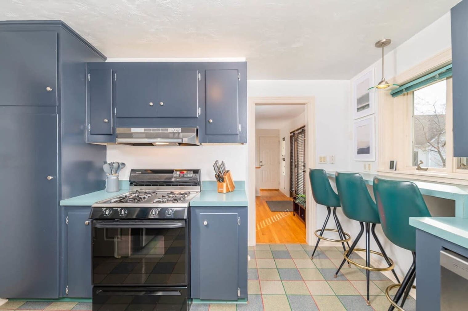 Building Photo - 1500 Palisades Dr