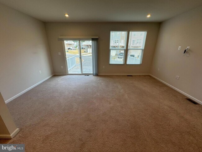 Building Photo - 147 Presidents Pointe Ave